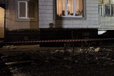 У Сумах російський дрон влучив у багатоповерхівку