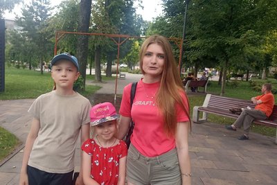 В Житомирі в одному зі скверів встановили туманоутворювач — враження містян В Житомирі в одному зі скверів встановили туманоутворювач — враження містян