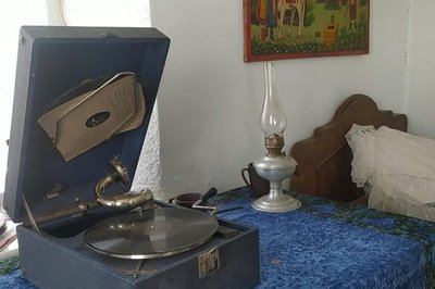 "Там мешкала лисяча родина". На Хмельниччині стару хату перетворили на туристичний об'єкт