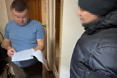В Житомирі трьох чоловіків підозрюють у незаконному заволодінні складськими приміщеннями на понад 5,6 мільйона гривень В Житомирі трьох чоловіків підозрюють у незаконному заволодінні складськими приміщеннями на понад 5,6 мільйона гривень