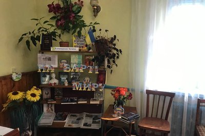На Житомирщині дві родини переселенців з Херсонщини зібрали на своїх весіллях 200 книг для місцевої бібліотеки На Житомирщині дві родини переселенців з Херсонщини зібрали на своїх весіллях 200 книг для місцевої бібліотеки