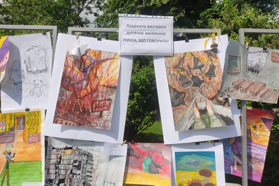 "Тиша, що говорить"— у Житомирі вшанували пам'ять дітей, які загинули внаслідок російсько-української війни "Тиша, що говорить"— у Житомирі вшанували пам'ять дітей, які загинули внаслідок російсько-української війни
