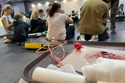 Прийоми самозахисту. У Миколаєві дітей та батьків навчали самообороні Прийоми самозахисту. У Миколаєві дітей та батьків навчали самообороні
