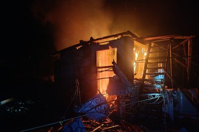 пожежа у будинку після влучання дрона пожежа у будинку після влучання дрона