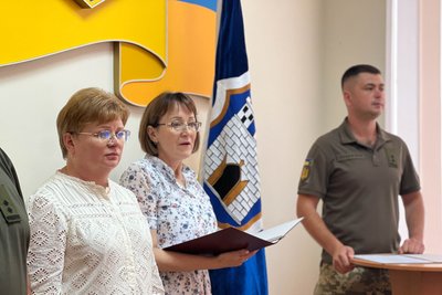 У Житомирі рідним загиблих у боях за Україну воїнів передали державні нагороди