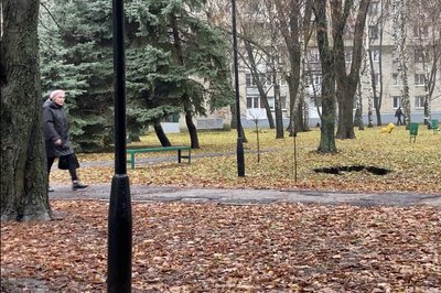 У центрі Лозової на Харківщині утворилося провалля: там може бути купецький льох У центрі Лозової на Харківщині утворилося провалля: там може бути купецький льох