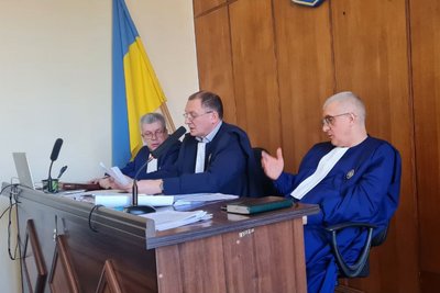 Справа підозрюваних в рекеті з Житомирщини: на суді допитали першого потерпілого Справа підозрюваних в рекеті з Житомирщини: на суді допитали першого потерпілого