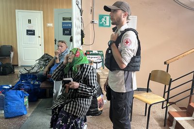 Транзитний пункт для евакуйованих з Донеччини в Лозовій Харківської області, 10 вересня 2025 року Транзитний пункт для евакуйованих з Донеччини в Лозовій Харківської області, 10 вересня 2025 року