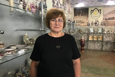 Сервізи, вази, статуетки — на Житомирщині зберігають спадок заводу, який працював понад століття Сервізи, вази, статуетки — на Житомирщині зберігають спадок заводу, який працював понад століття