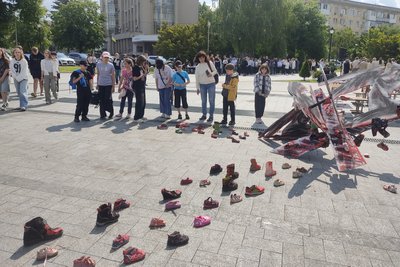 "Тиша, що говорить"— у Житомирі вшанували пам'ять дітей, які загинули внаслідок російсько-української війни "Тиша, що говорить"— у Житомирі вшанували пам'ять дітей, які загинули внаслідок російсько-української війни