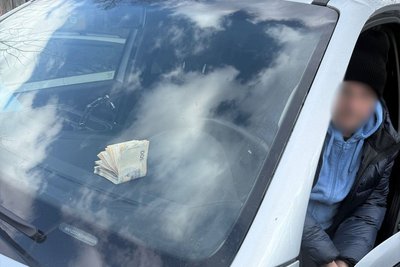 У Харкові викрили чоловіка, який за гроші "розв'язував питання" з іспитами у сервісному центрі — поліція У Харкові викрили чоловіка, який за гроші "розв'язував питання" з іспитами у сервісному центрі — поліція