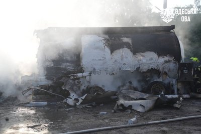 На Одещині реактивний безпілотник пошкодив три автоцистерни на підприємстві На Одещині реактивний безпілотник пошкодив три автоцистерни на підприємстві