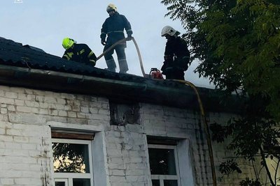 На Житомирщині під час пожежі у будинку на 5 господарів загинув літній чоловік На Житомирщині під час пожежі у будинку на 5 господарів загинув літній чоловік