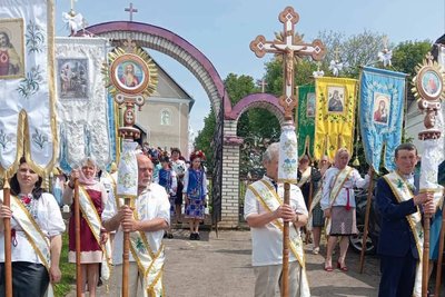 парафіяни, хоругви, церква