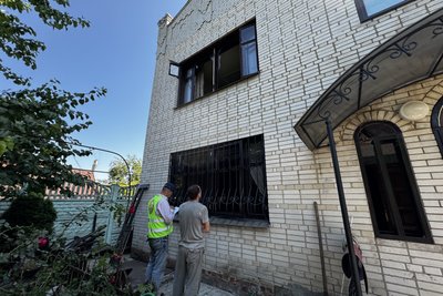 Російські військові вдарили сімома КАБами по Сумській громаді: є поранені Російські військові вдарили сімома КАБами по Сумській громаді: є поранені