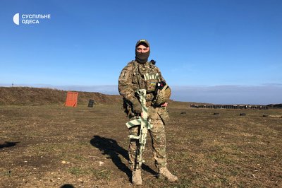 Прикордонник з Одещини розповів, як збивав дрон-камікадзе з автомата Прикордонник з Одещини розповів, як збивав дрон-камікадзе з автомата