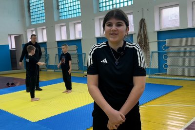 Ветеран навчає дітей двоборству у Дубні на Рівненщині Ветеран навчає дітей двоборству у Дубні на Рівненщині