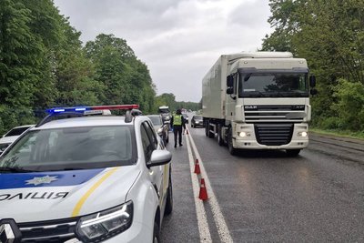 На Вінниччині зіткнулися легковик та мікроавтобус: одна людина загинула На Вінниччині зіткнулися легковик та мікроавтобус: одна людина загинула