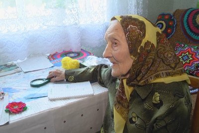 98-річна бабуся з Хмельниччини Олена Органіста веде щоденник війни 98-річна бабуся з Хмельниччини Олена Органіста веде щоденник війни