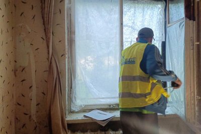 У Кропивницькому почали заміри вікон після атаки: коли відновлять У Кропивницькому почали заміри вікон після атаки: коли відновлять