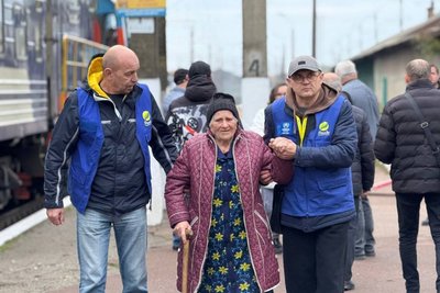 На Житомирщину із Дніпра прибув евакуаційний потяг — куди розселили людей На Житомирщину із Дніпра прибув евакуаційний потяг — куди розселили людей
