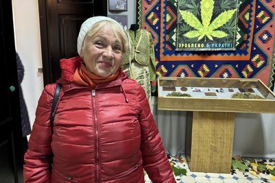 У Житомирі відкрилася виставка біодизайнера та канабіс-амбасадора Олега Земнухова У Житомирі відкрилася виставка біодизайнера та канабіс-амбасадора Олега Земнухова