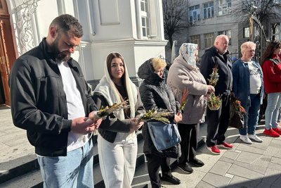 У Вербну неділю житомиряни у храмах освячують гілочки верби