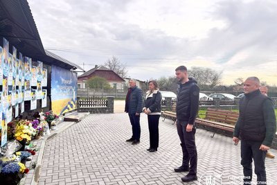 Саджанці Шевченкових дерев — у громаді на Житомирщині під час всеукраїнської екоакції заклали дубову алею