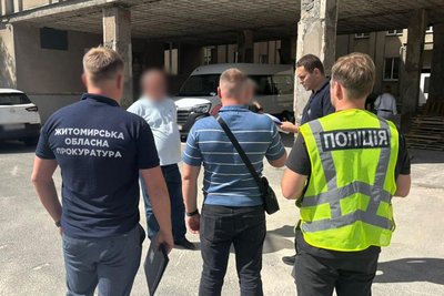 Посадовця однієї з міськрад Житомирщини підозрюють у вимаганні і отриманні хабаря від підприємця