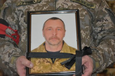 У Луцьку попрощалися з загиблим на Луганщині гранатометником Русланом Шмигою У Луцьку попрощалися з загиблим на Луганщині гранатометником Русланом Шмигою