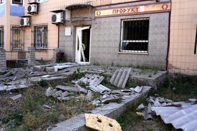 "Землянку викопаю, у підвал піду, та не поїду". Розповіді людей, які не виїздять з прифронтового Мирнограда "Землянку викопаю, у підвал піду, та не поїду". Розповіді людей, які не виїздять з прифронтового Мирнограда