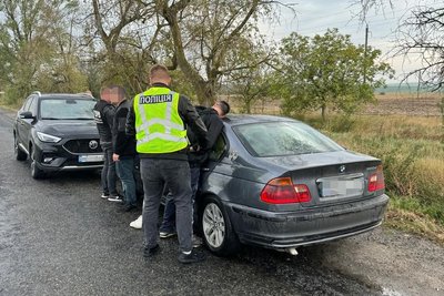 Вінничанина звинувачують у допомозі призовникам незаконно перетнути кордон Вінничанина звинувачують у допомозі призовникам незаконно перетнути кордон