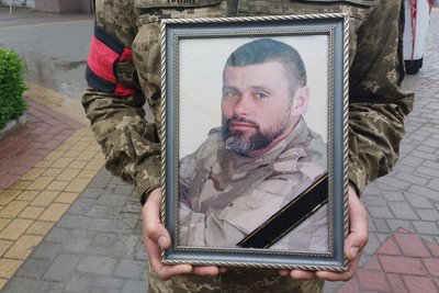 У Луцьку попрощалися з трьома загиблими військовослужбовцями У Луцьку попрощалися з трьома загиблими військовослужбовцями