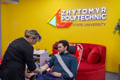 Корпоративний день донора у Житомирській політехніці — скільки студентів та працівників долучилися Корпоративний день донора у Житомирській політехніці — скільки студентів та працівників долучилися