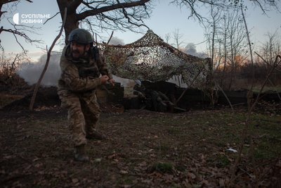 "Богомол" стріляє з протитанкової гармати "Рапіра"