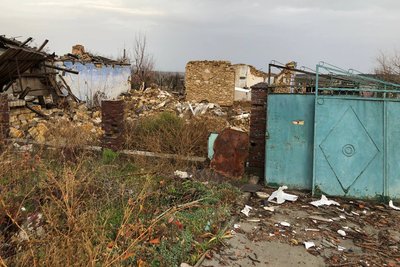 Без світла та інтернету, але зі сльозами радості: як живуть люди у деокупованій Снігурівці на Миколаївщині Без світла та інтернету, але зі сльозами радості: як живуть люди у деокупованій Снігурівці на Миколаївщині