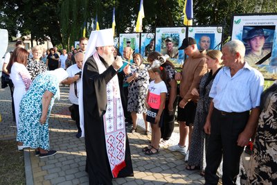 Предстоятель ПЦУ Епіфаній на Хмельниччині освятив дзвіницю та помолився за полеглих воїнів Предстоятель ПЦУ Епіфаній на Хмельниччині освятив дзвіницю та помолився за полеглих воїнів