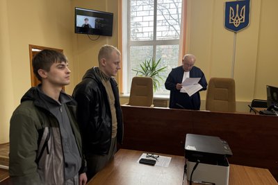 Євгеній Донець, Дмитро Лясковецький та суддя на засіданні щодо визнання шлюбних відносин, Індустріальний суд Харкова, 20 березня 2026 року Євгеній Донець, Дмитро Лясковецький та суддя на засіданні щодо визнання шлюбних відносин, Індустріальний суд Харкова, 20 березня 2026 року
