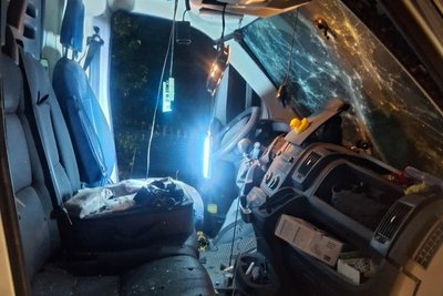 Автівка «швидкої допомоги», яка була пошкоджена через російський удар у Дергачах, 6 вересня 2026 року Автівка «швидкої допомоги», яка була пошкоджена через російський удар у Дергачах, 6 вересня 2026 року