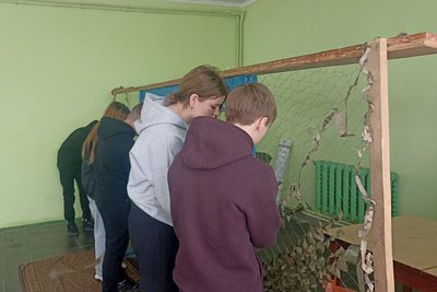 "Була велика потреба, за тиждень сплели 15 сіток": як жителі села на Житомирщині допомагають військовим "Була велика потреба, за тиждень сплели 15 сіток": як жителі села на Житомирщині допомагають військовим