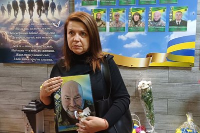 У місті на Житомирщині відкрили меморіальне місце пам’яті загиблих випускників У місті на Житомирщині відкрили меморіальне місце пам’яті загиблих випускників