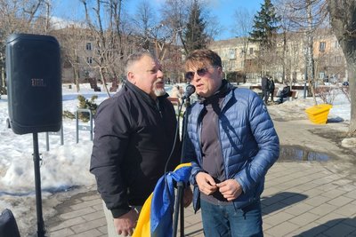 "Це створює позитивну атмосферу", — в Житомирі таксист Віктор Гаманюк-Емануель співає пасажирам "Це створює позитивну атмосферу", — в Житомирі таксист Віктор Гаманюк-Емануель співає пасажирам