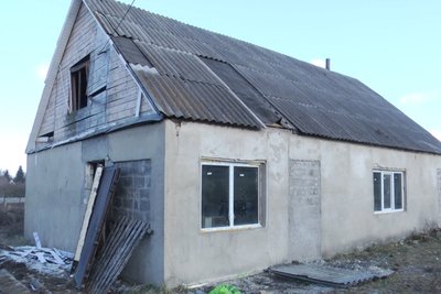 Вибиті вікна, двері, пошкоджені стіни: в одній із громад Житомирщині усувають наслідки атаки армії РФ Вибиті вікна, двері, пошкоджені стіни: в одній із громад Житомирщині усувають наслідки атаки армії РФ