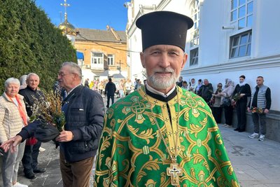 У Вербну неділю житомиряни у храмах освячують гілочки верби