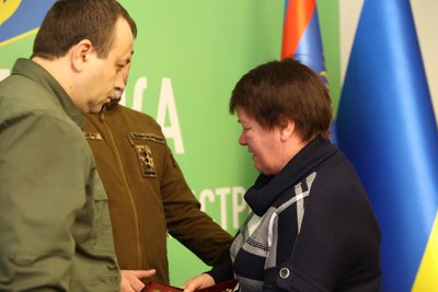 Родинам загиблих оборонців з Вінниччини вручили посмертні відзнаки Родинам загиблих оборонців з Вінниччини вручили посмертні відзнаки