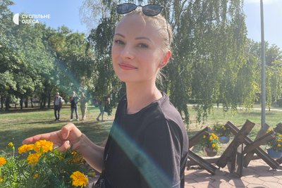 Чорнобривці та протитанкові їжі: в Одесі створили інсталяцію, присвячену дітям, яких вбила російська армія Чорнобривці та протитанкові їжі: в Одесі створили інсталяцію, присвячену дітям, яких вбила російська армія