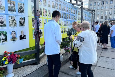 У День вишиванки Житомир долучився до всеукраїнської акції "Вишита стрічка пам'яті" У День вишиванки Житомир долучився до всеукраїнської акції "Вишита стрічка пам'яті"