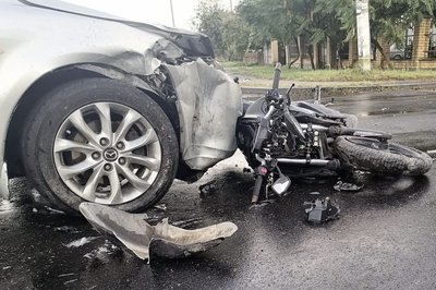 У місті на Волині водійка легковика наїхала на мотоцикліста: його госпіталізували У місті на Волині водійка легковика наїхала на мотоцикліста: його госпіталізували