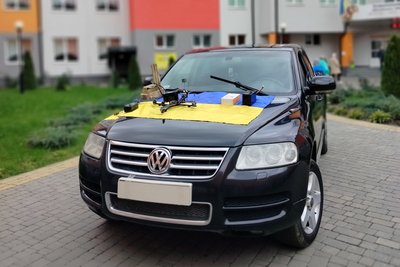 Учні вінницької гімназії передали для військових позашляховик, FPV-дрон та РЕБ Учні вінницької гімназії передали для військових позашляховик, FPV-дрон та РЕБ