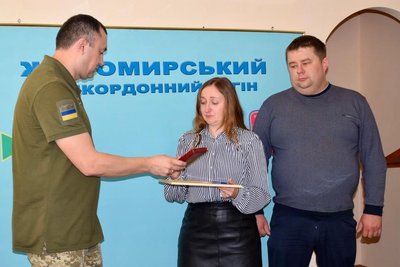 У Житомирі рідним загиблих за Україну прикордонників передали державні нагороди У Житомирі рідним загиблих за Україну прикордонників передали державні нагороди